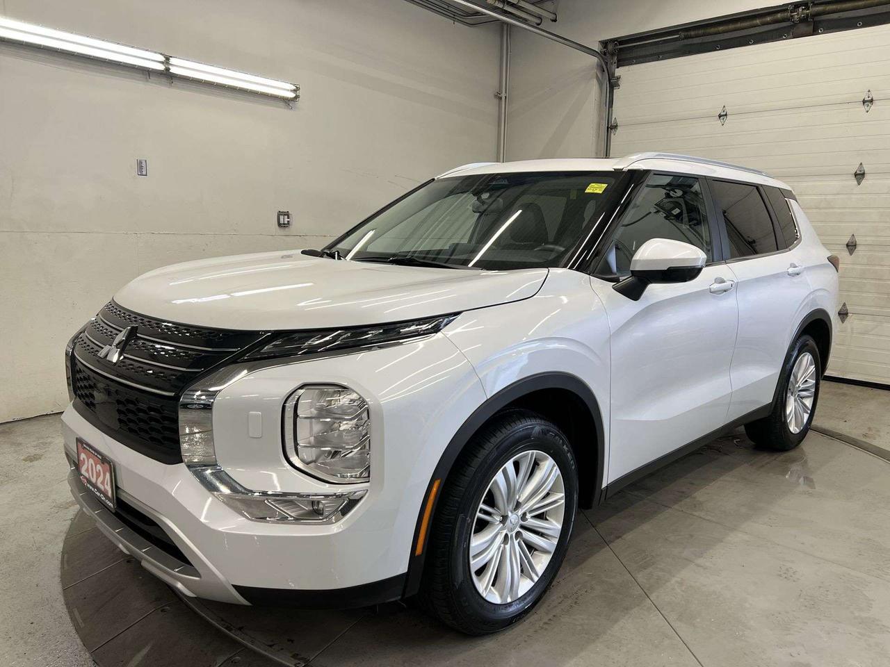 2024 Mitsubishi Outlander LE AWD | 7-PASS | HTD LEATHER |PANO ROOF | CARPLAY Photo