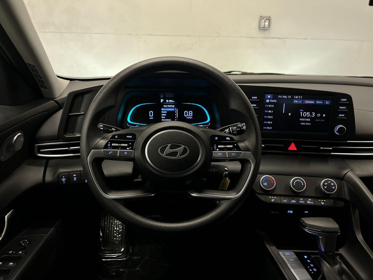 2024 Hyundai Elantra ONLY 30,000KMS! | HTD SEATS | CARPLAY | BLUETOOTH Photo