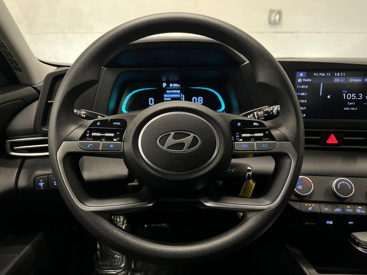 2024 Hyundai Elantra ONLY 30,000KMS! | HTD SEATS | CARPLAY | BLUETOOTH Photo