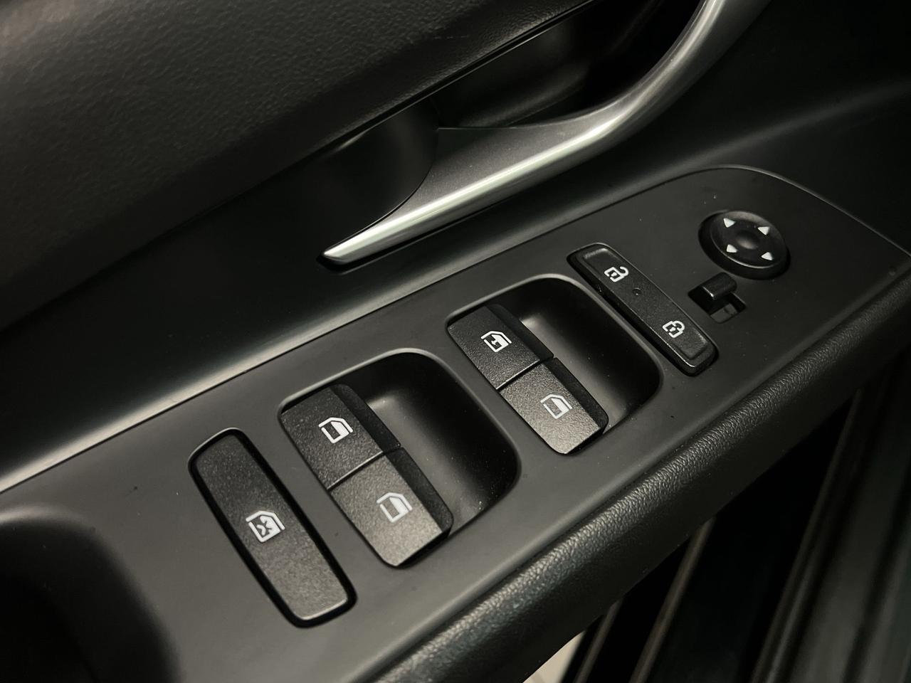 2024 Hyundai Elantra ONLY 30,000KMS! | HTD SEATS | CARPLAY | BLUETOOTH Photo
