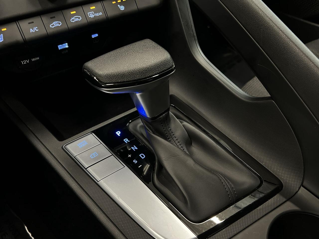 2024 Hyundai Elantra ONLY 30,000KMS! | HTD SEATS | CARPLAY | BLUETOOTH Photo