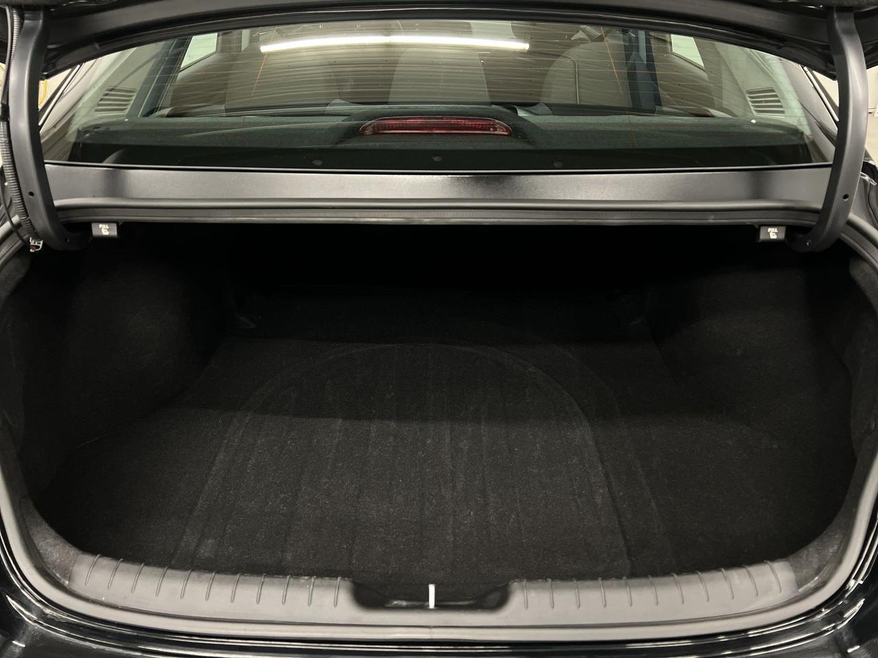 2024 Hyundai Elantra ONLY 30,000KMS! | HTD SEATS | CARPLAY | BLUETOOTH Photo