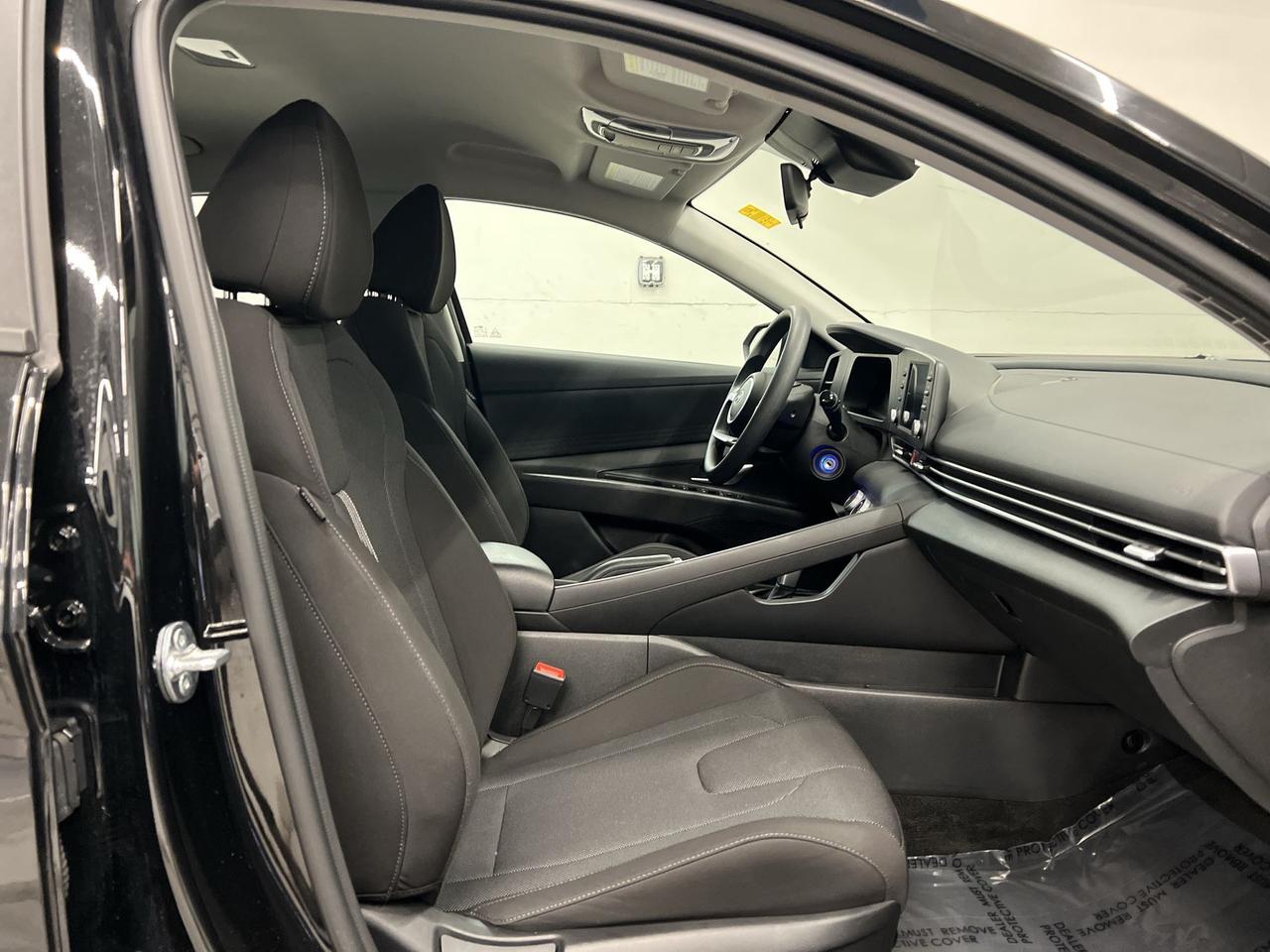 2024 Hyundai Elantra ONLY 30,000KMS! | HTD SEATS | CARPLAY | BLUETOOTH Photo