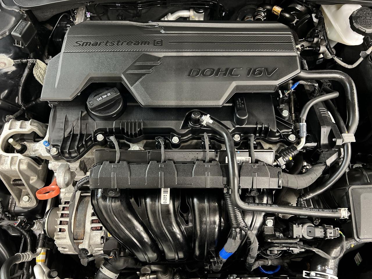 2024 Hyundai Elantra ONLY 30,000KMS! | HTD SEATS | CARPLAY | BLUETOOTH Photo