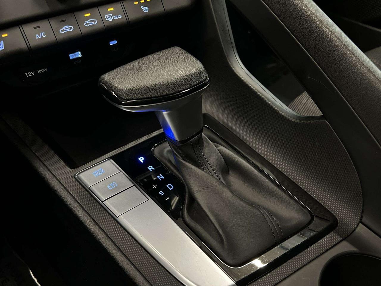 2024 Hyundai Elantra ONLY 30,000KMS! | HTD SEATS | CARPLAY | BLUETOOTH Photo