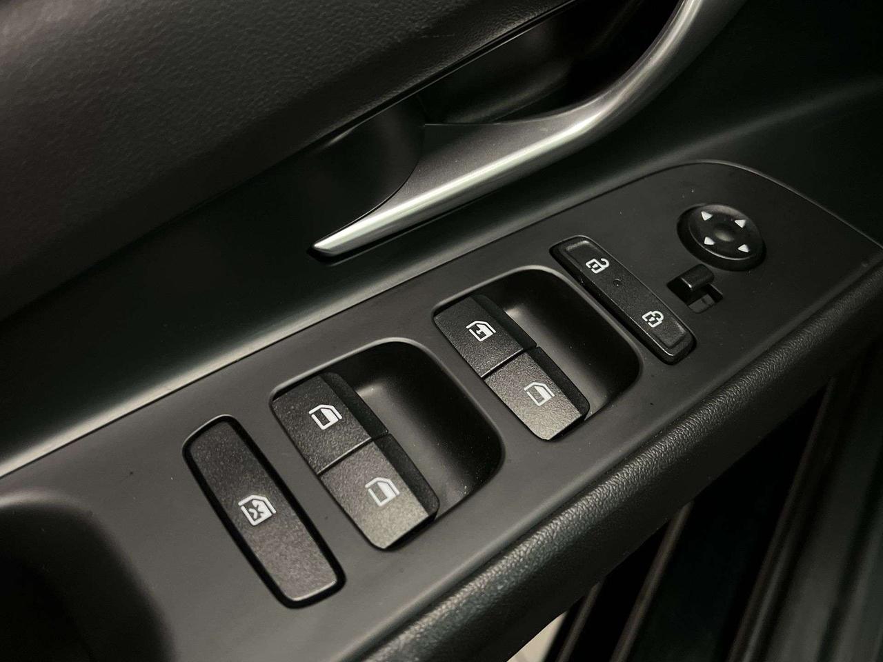 2024 Hyundai Elantra ONLY 30,000KMS! | HTD SEATS | CARPLAY | BLUETOOTH Photo