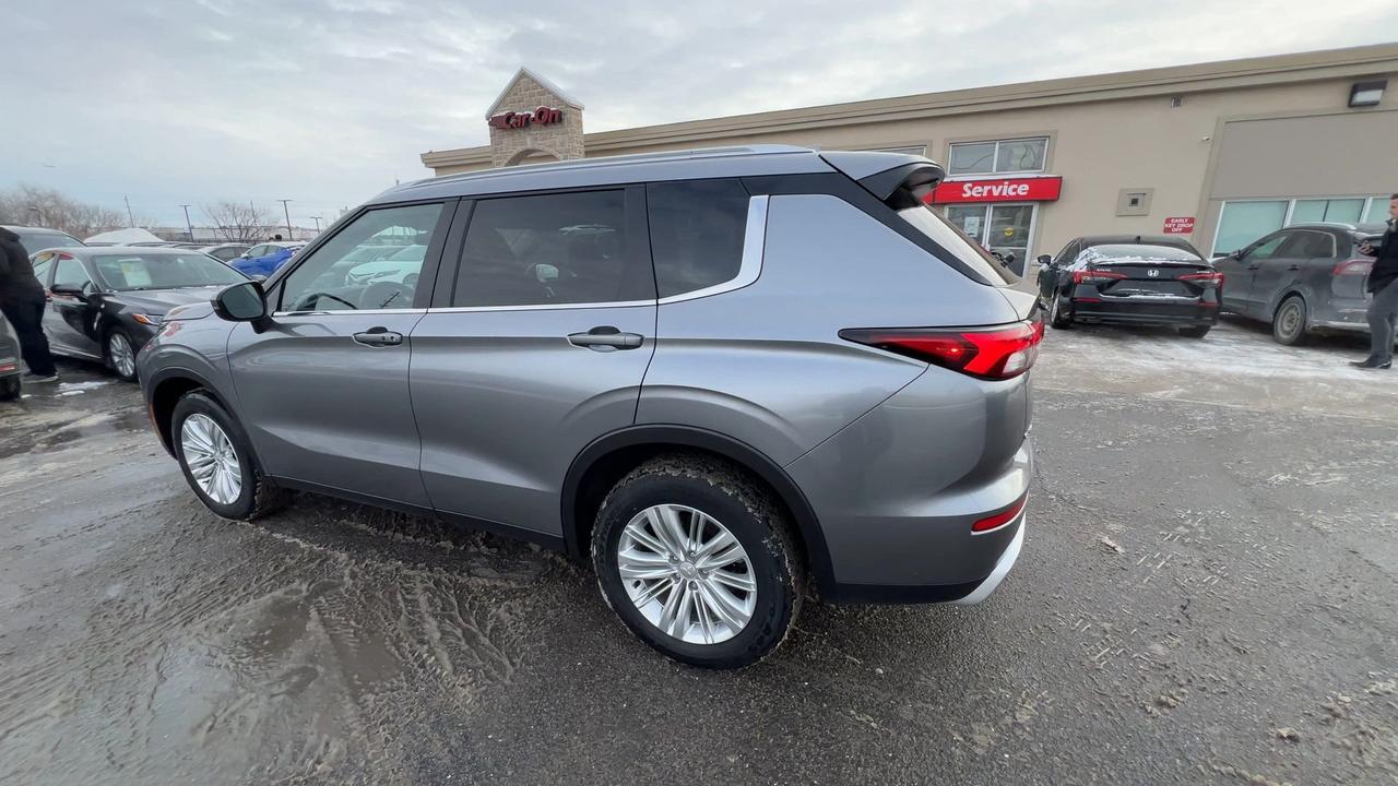 2024 Mitsubishi Outlander SE AWD | 7-PASS | PANO ROOF | HTD SEATS | CARPLAY Photo