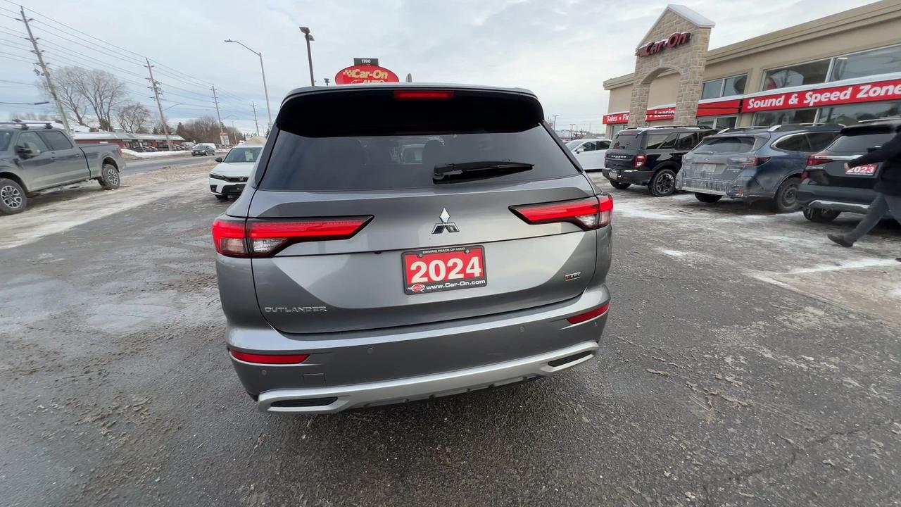 2024 Mitsubishi Outlander SE AWD | 7-PASS | PANO ROOF | HTD SEATS | CARPLAY Photo
