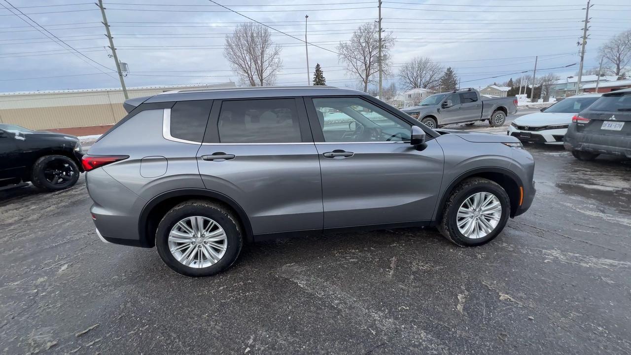 2024 Mitsubishi Outlander SE AWD | 7-PASS | PANO ROOF | HTD SEATS | CARPLAY Photo