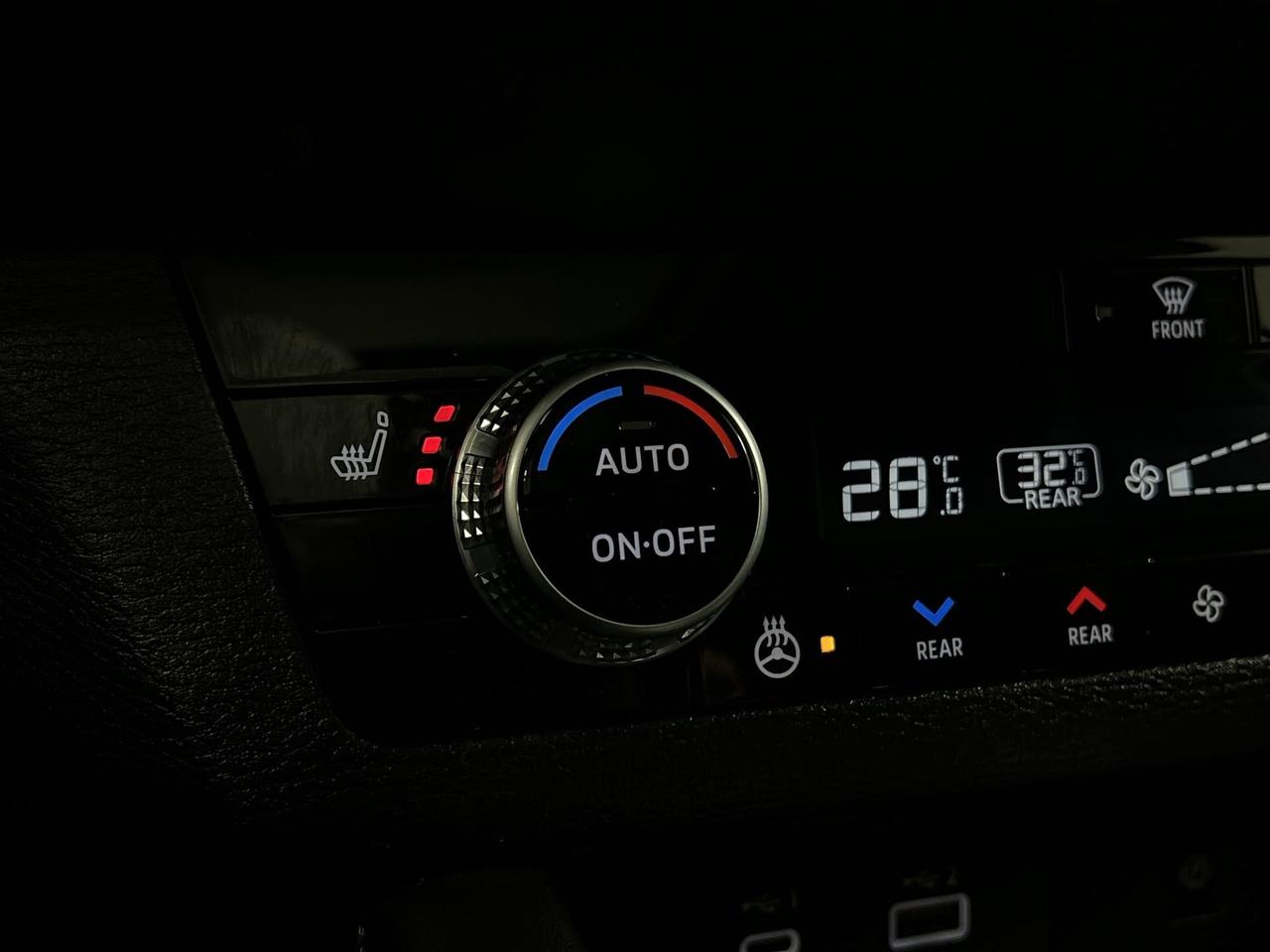 2024 Mitsubishi Outlander SE AWD | 7-PASS | PANO ROOF | HTD SEATS | CARPLAY Photo
