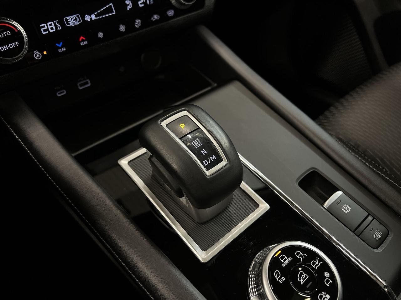 2024 Mitsubishi Outlander SE AWD | 7-PASS | PANO ROOF | HTD SEATS | CARPLAY Photo