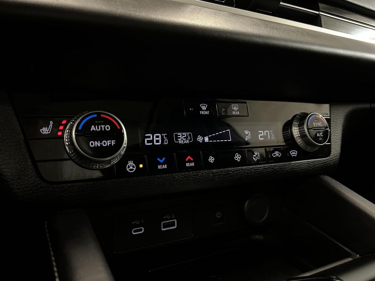 2024 Mitsubishi Outlander SE AWD | 7-PASS | PANO ROOF | HTD SEATS | CARPLAY Photo