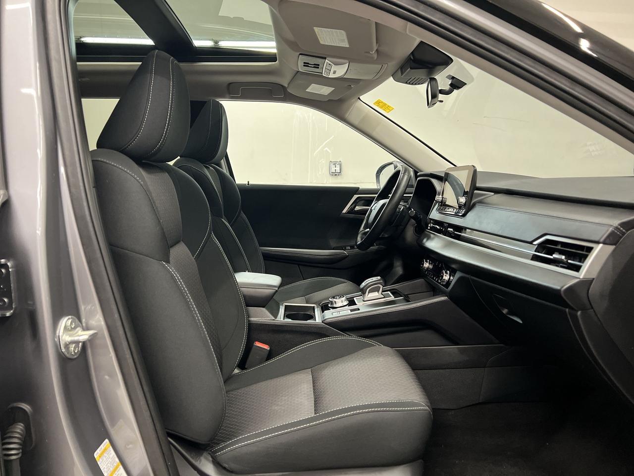 2024 Mitsubishi Outlander SE AWD | 7-PASS | PANO ROOF | HTD SEATS | CARPLAY Photo