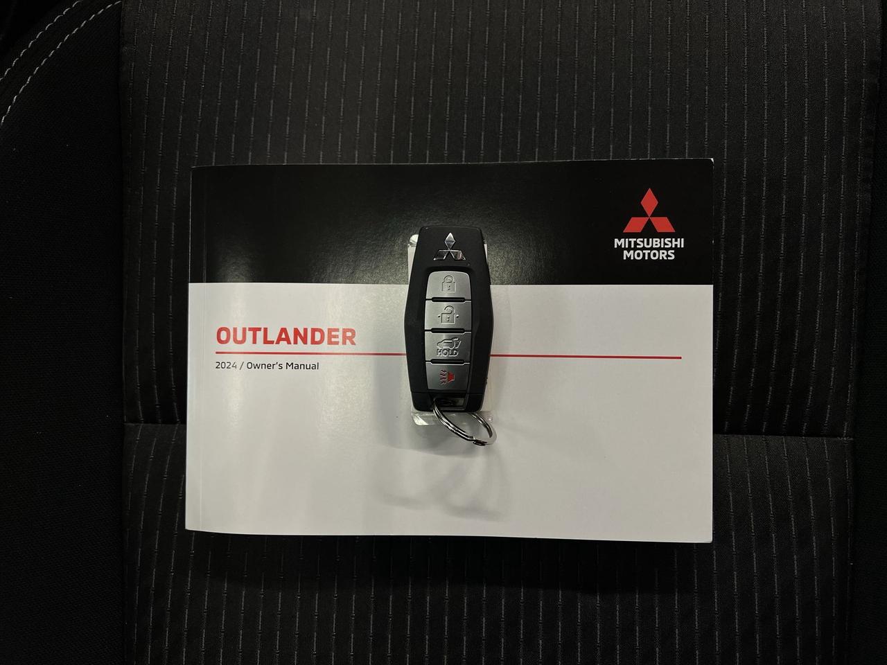 2024 Mitsubishi Outlander SE AWD | 7-PASS | PANO ROOF | HTD SEATS | CARPLAY Photo