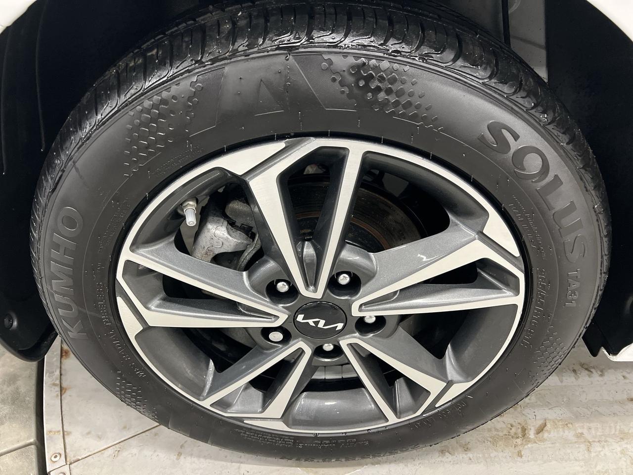 2024 Kia Forte EX | HTD SEATS | CARPLAY | ALLOYS | REAR CAM | A/C Photo
