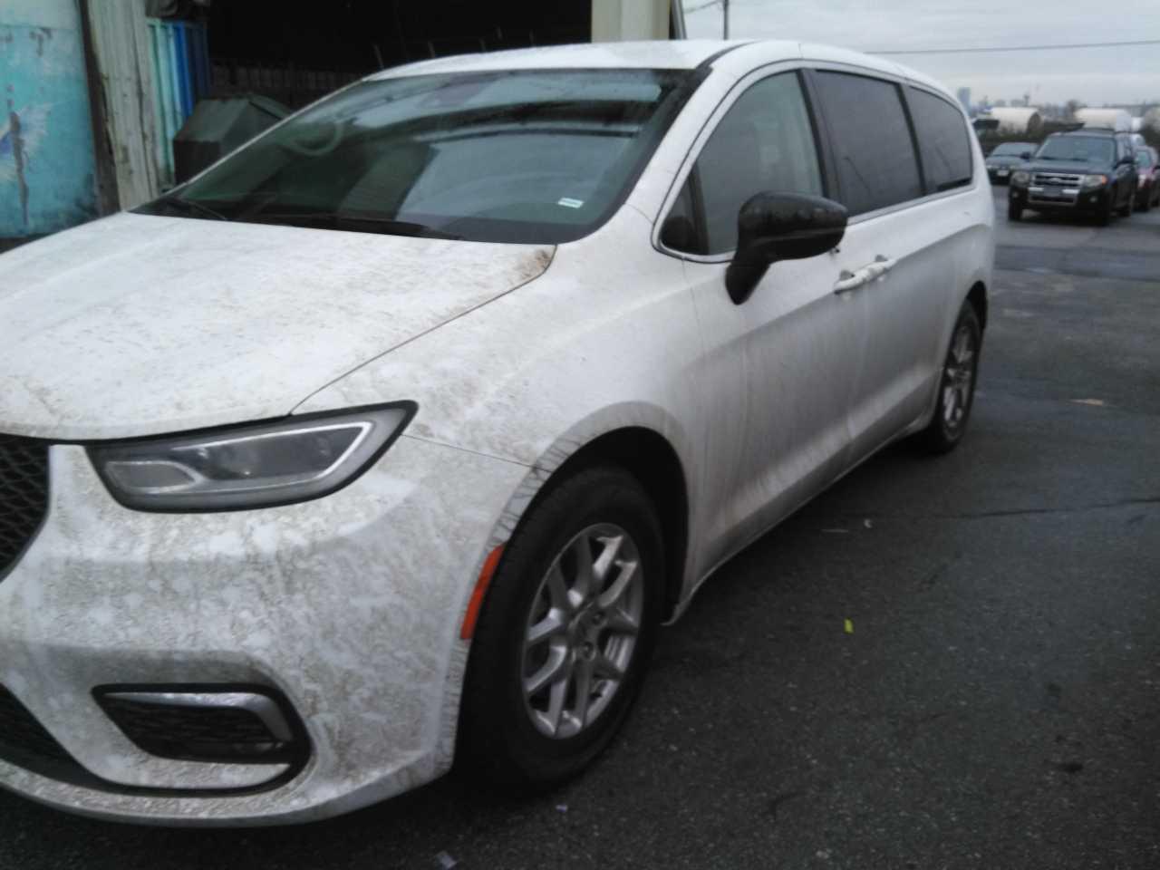 2024 Chrysler Pacifica Touring-L