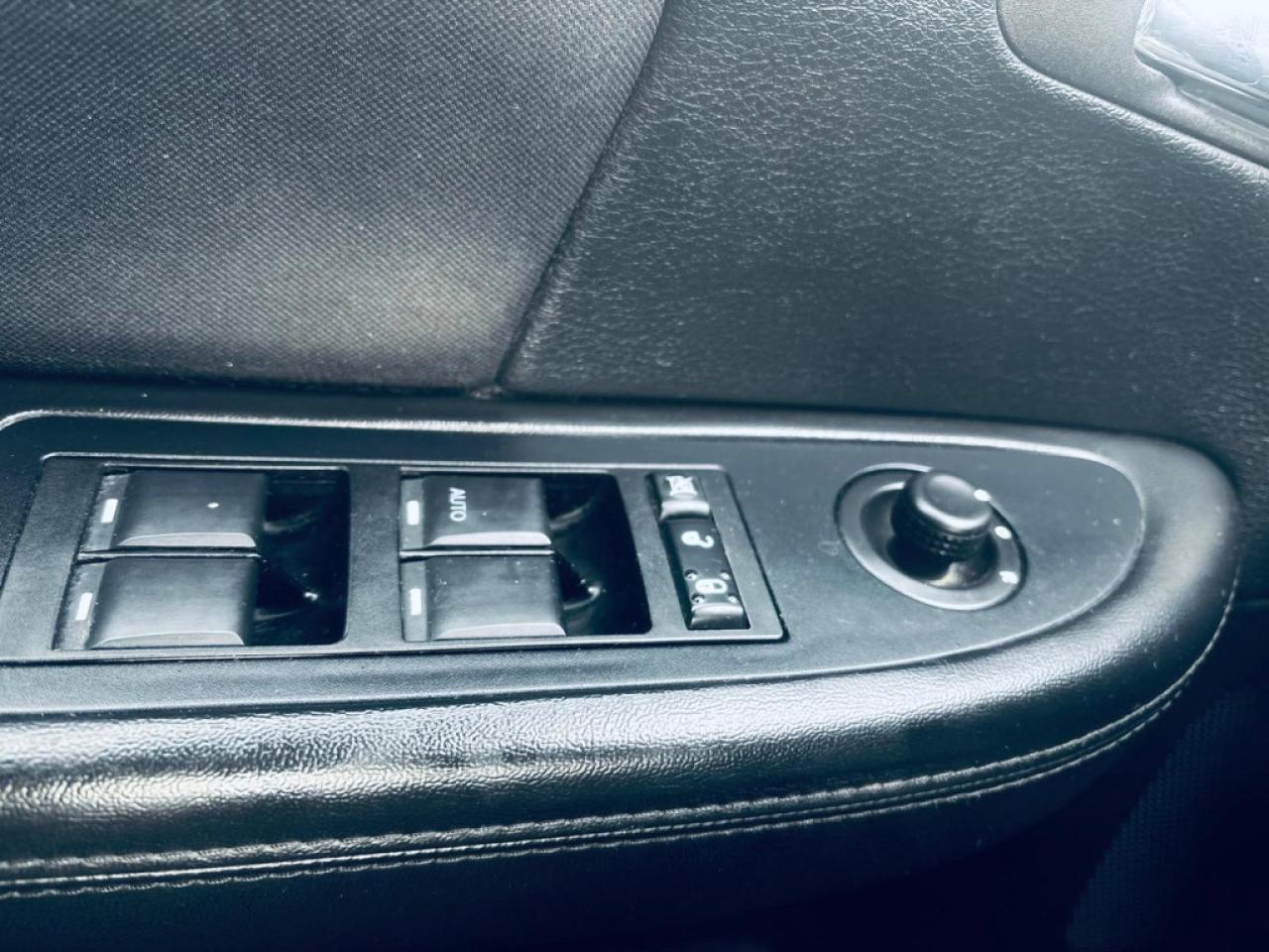 2013 Chrysler 200 Touring 2dr Convertible Automatic Photo