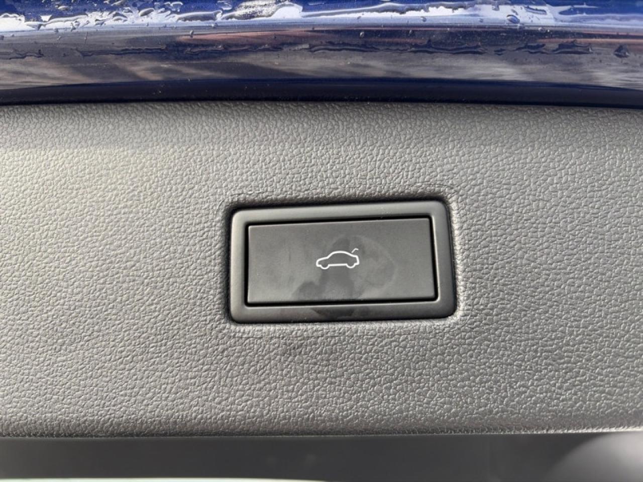 2024 Volkswagen Tiguan Highline R-Line  - Leather Seats Photo