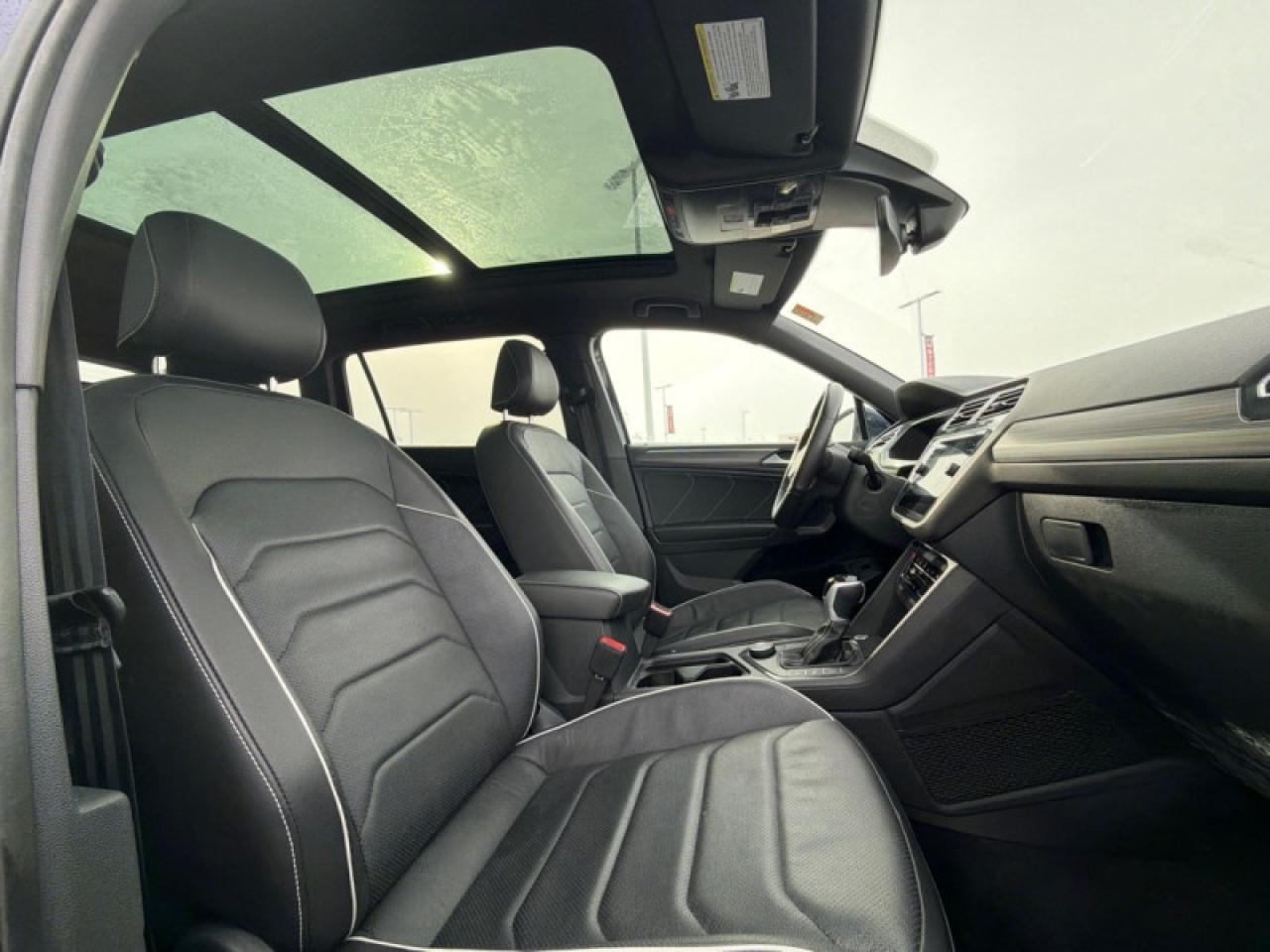 2024 Volkswagen Tiguan Highline R-Line  - Leather Seats Photo