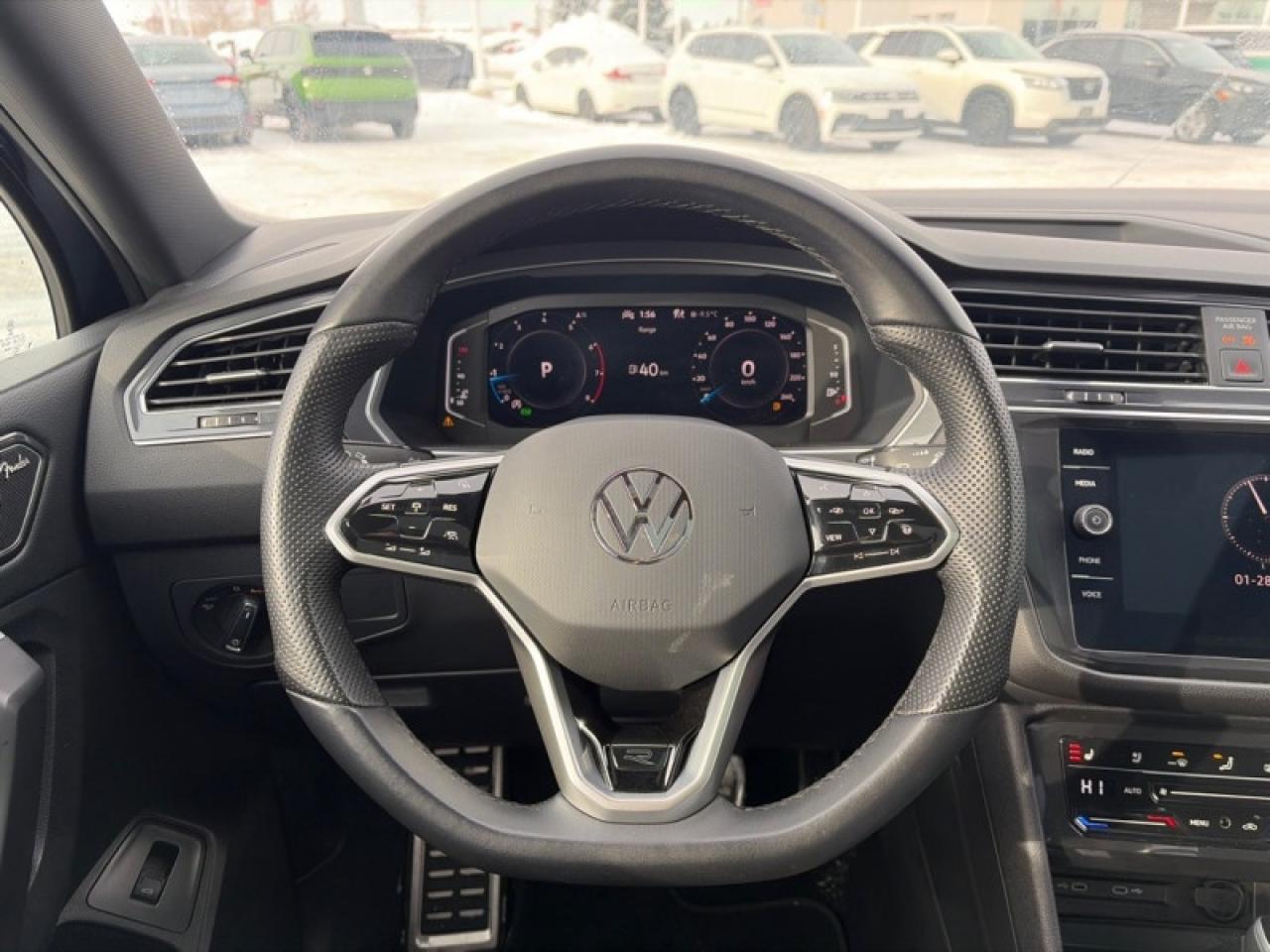 2024 Volkswagen Tiguan Highline R-Line  - Leather Seats Photo