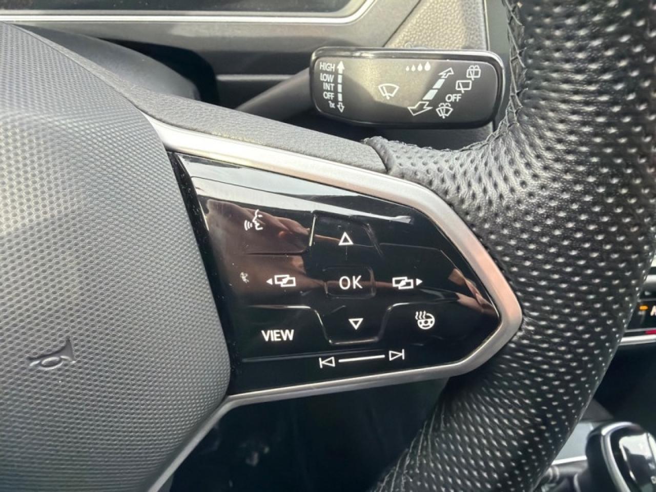 2024 Volkswagen Tiguan Highline R-Line  - Leather Seats Photo