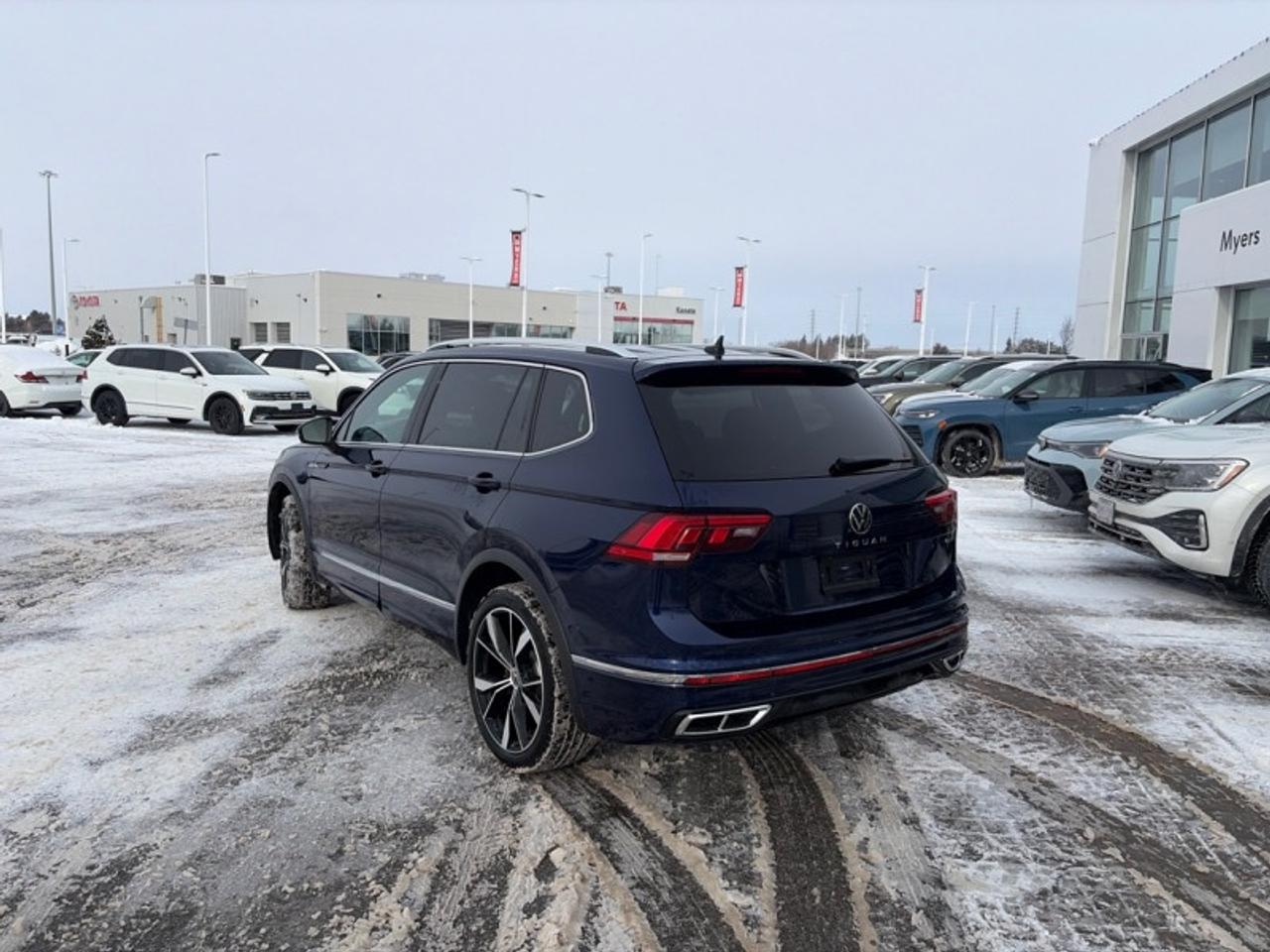2024 Volkswagen Tiguan Highline R-Line  - Leather Seats Photo