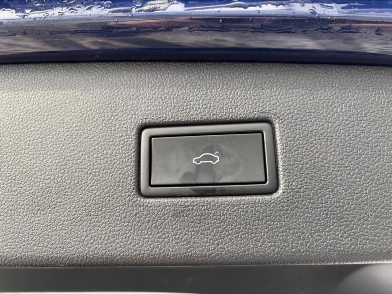 2024 Volkswagen Tiguan Highline R-Line  - Leather Seats Photo