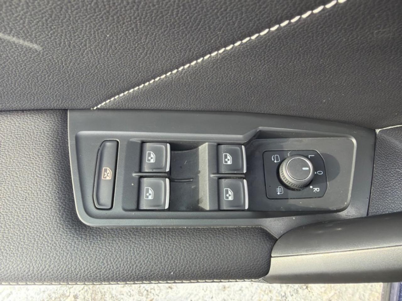 2024 Volkswagen Tiguan Highline R-Line  - Leather Seats Photo