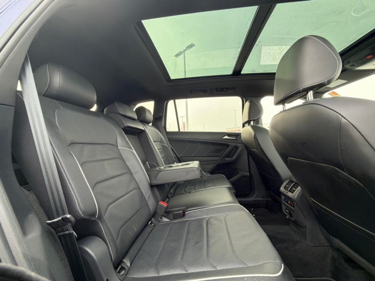 2024 Volkswagen Tiguan Highline R-Line  - Leather Seats Photo