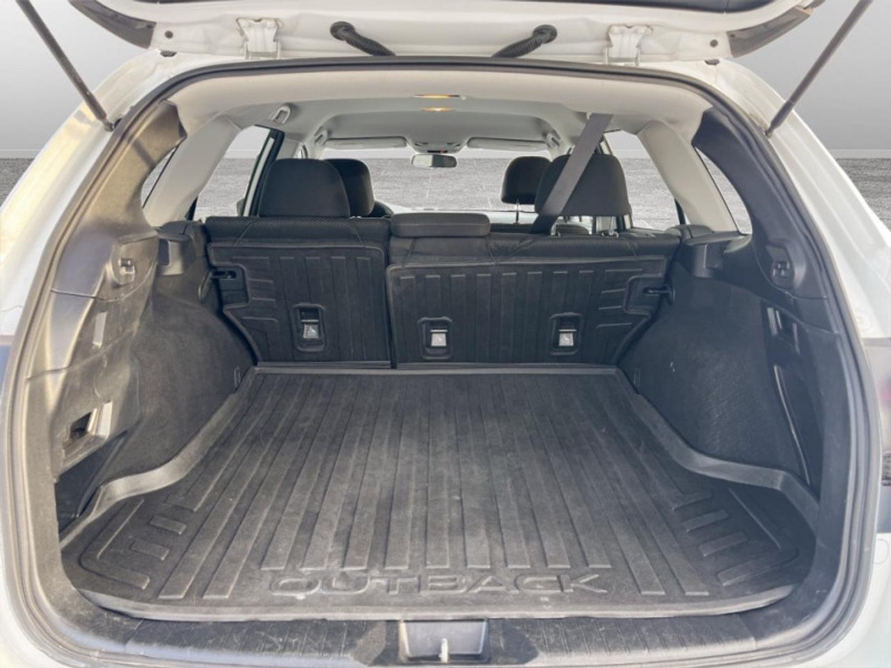 2018 Subaru Outback 2.5i  **AFTERMARKET ALLOY WHEELS** Photo