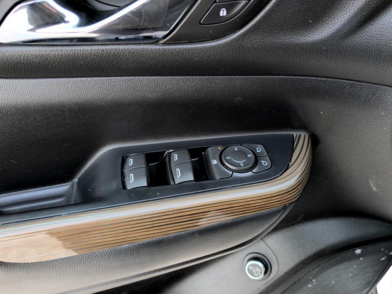 2022 GMC Acadia SLE Photo