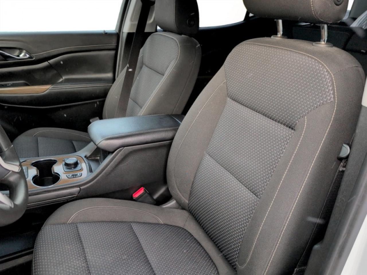 2022 GMC Acadia SLE Photo