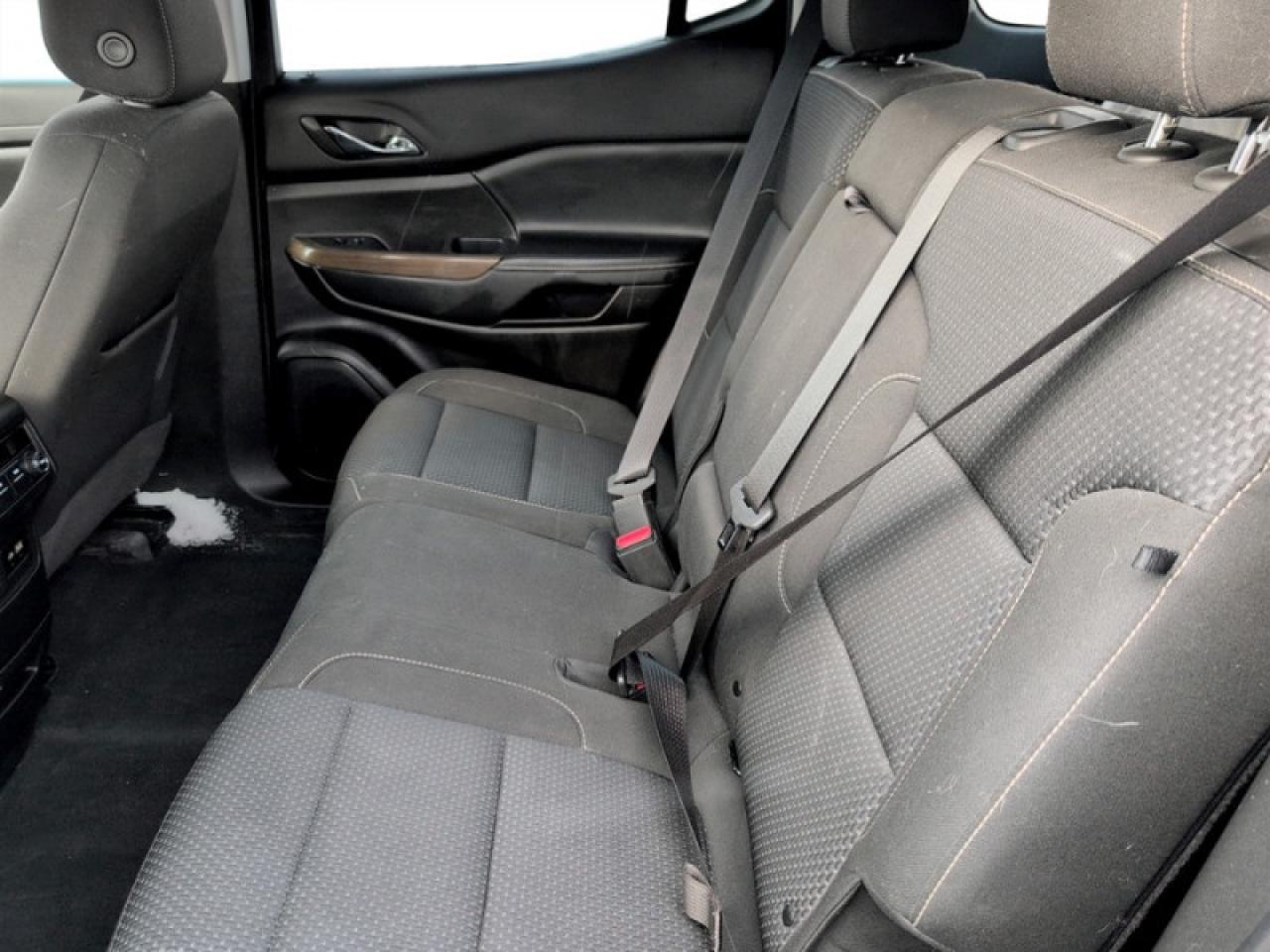 2022 GMC Acadia SLE Photo