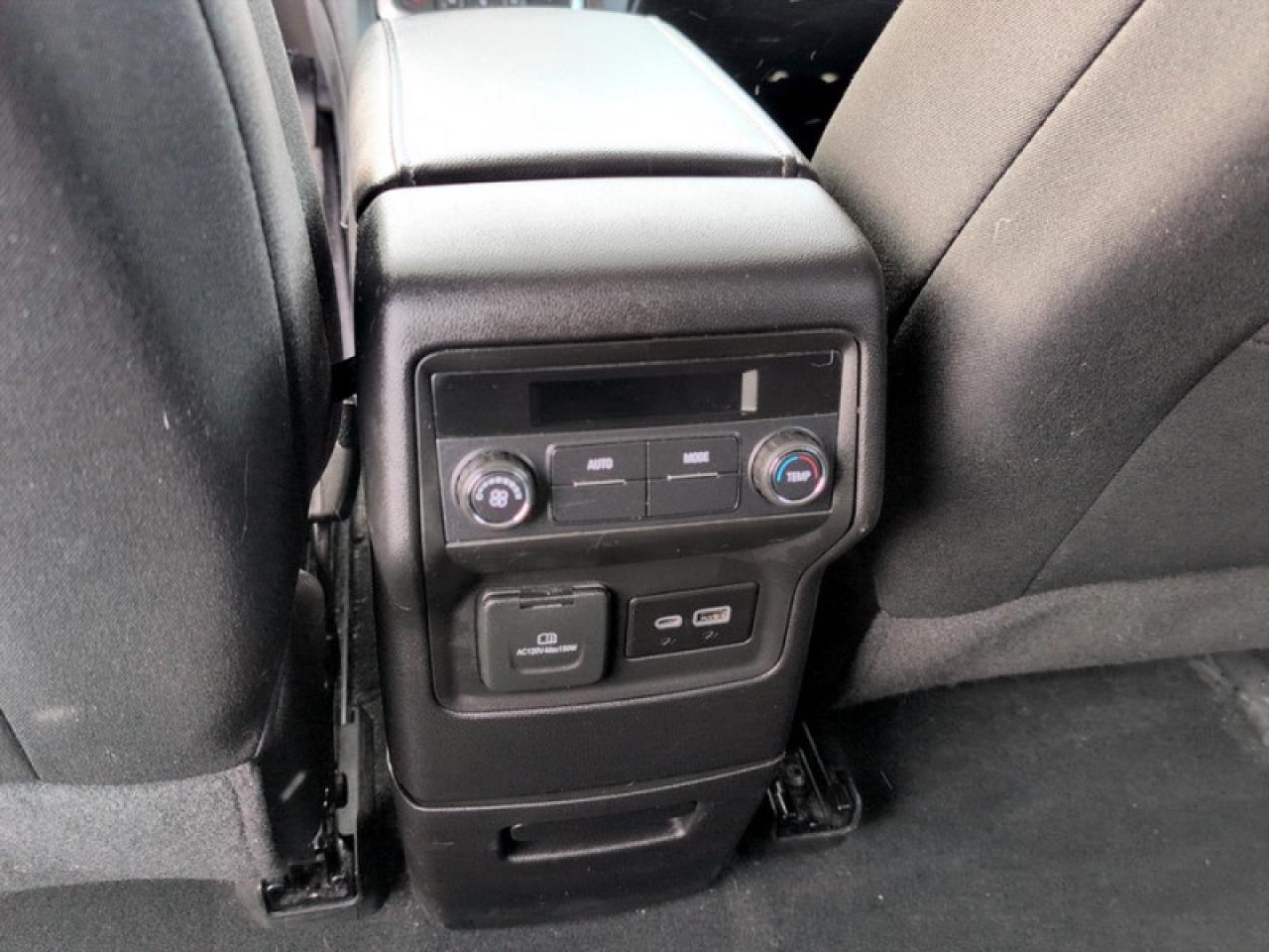 2022 GMC Acadia SLE Photo