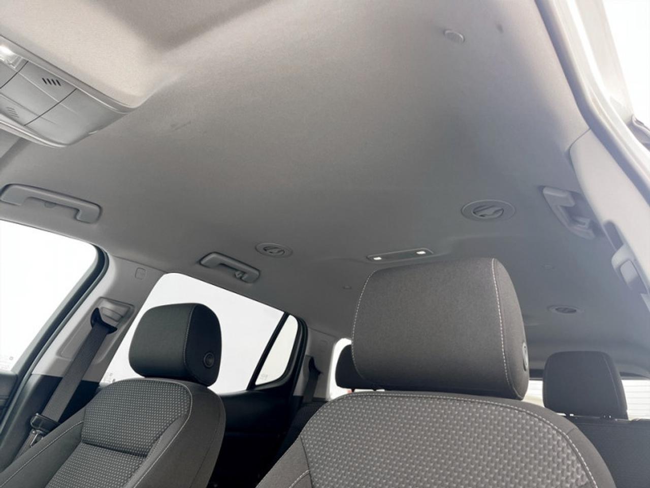 2022 GMC Acadia SLE  **7 PASSENGER - POWER LIFTGATE** Photo