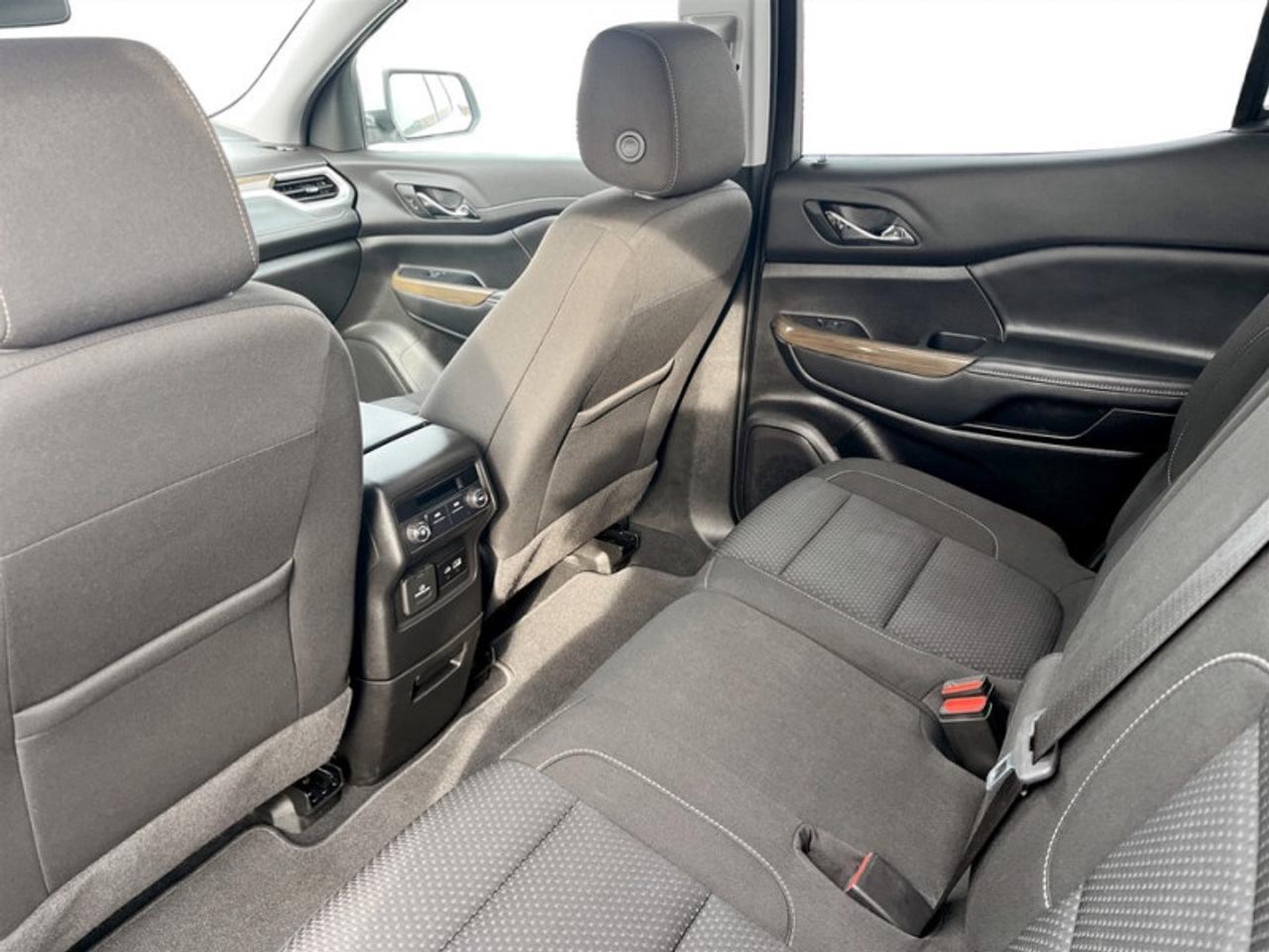 2022 GMC Acadia SLE  **7 PASSENGER - POWER LIFTGATE** Photo