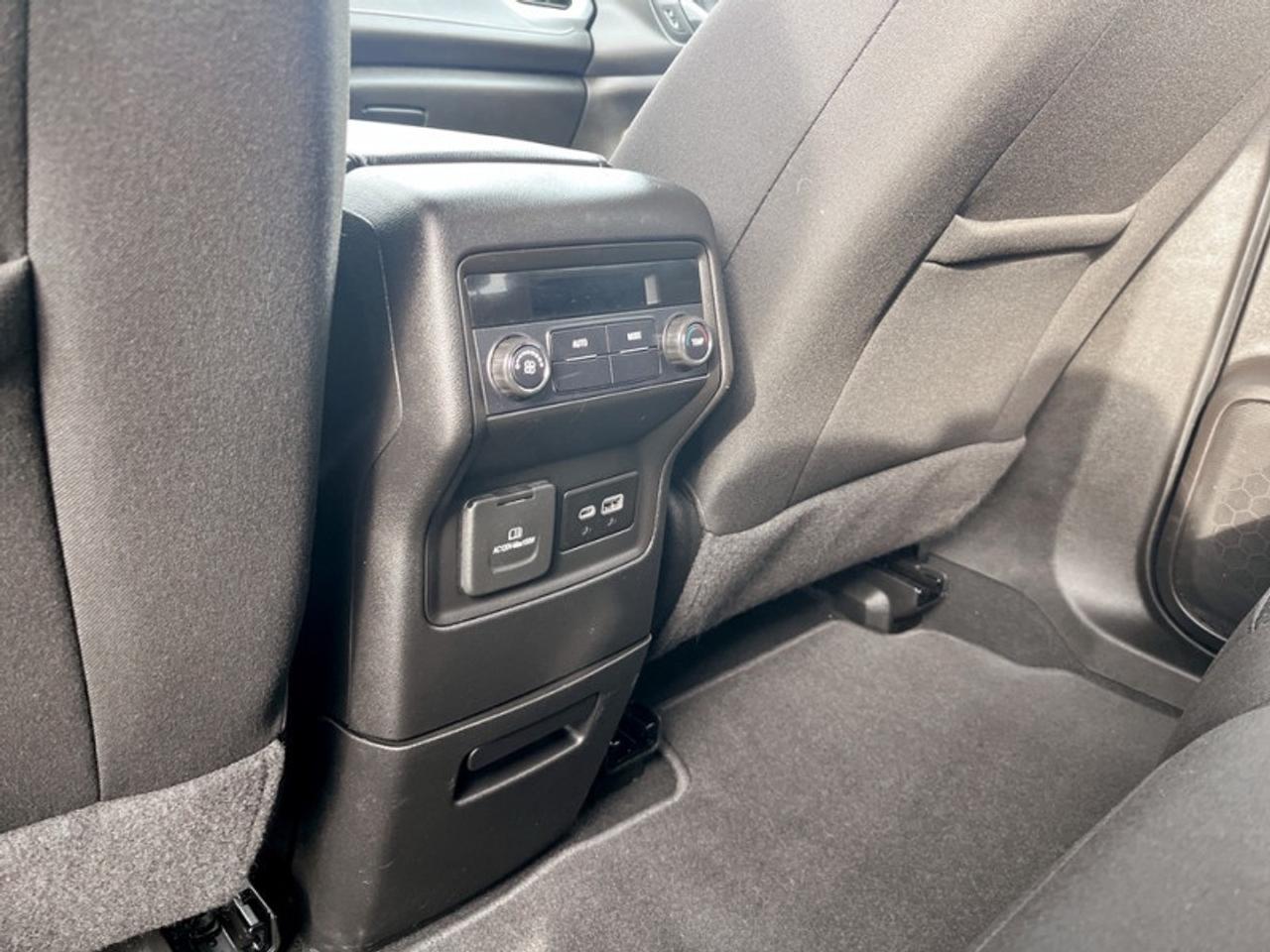 2022 GMC Acadia SLE  **7 PASSENGER - POWER LIFTGATE** Photo