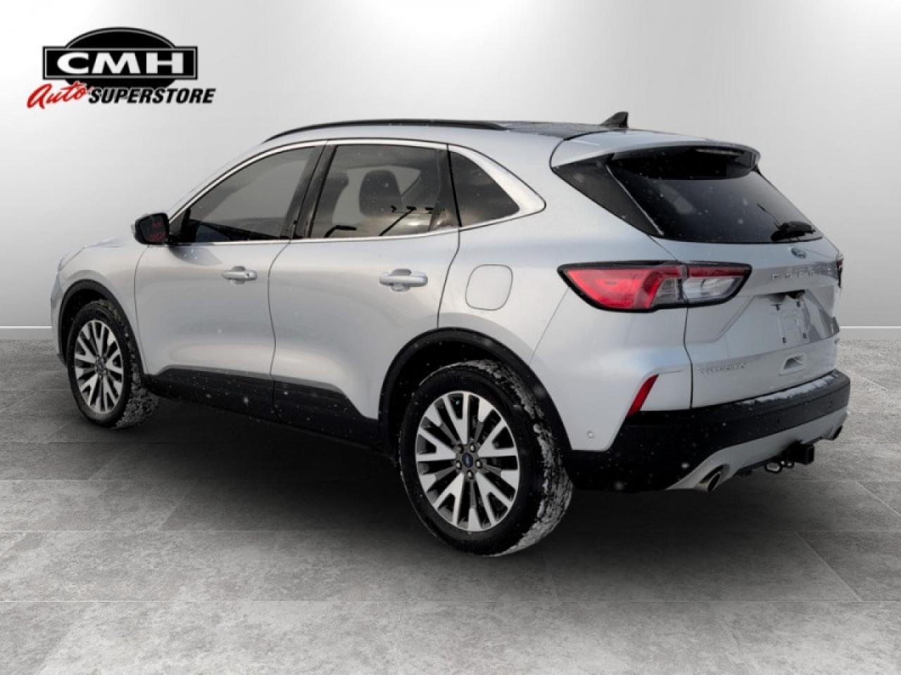 2020 Ford Escape Titanium w/Premium Pkg  **VERY LOW KMS** Photo2