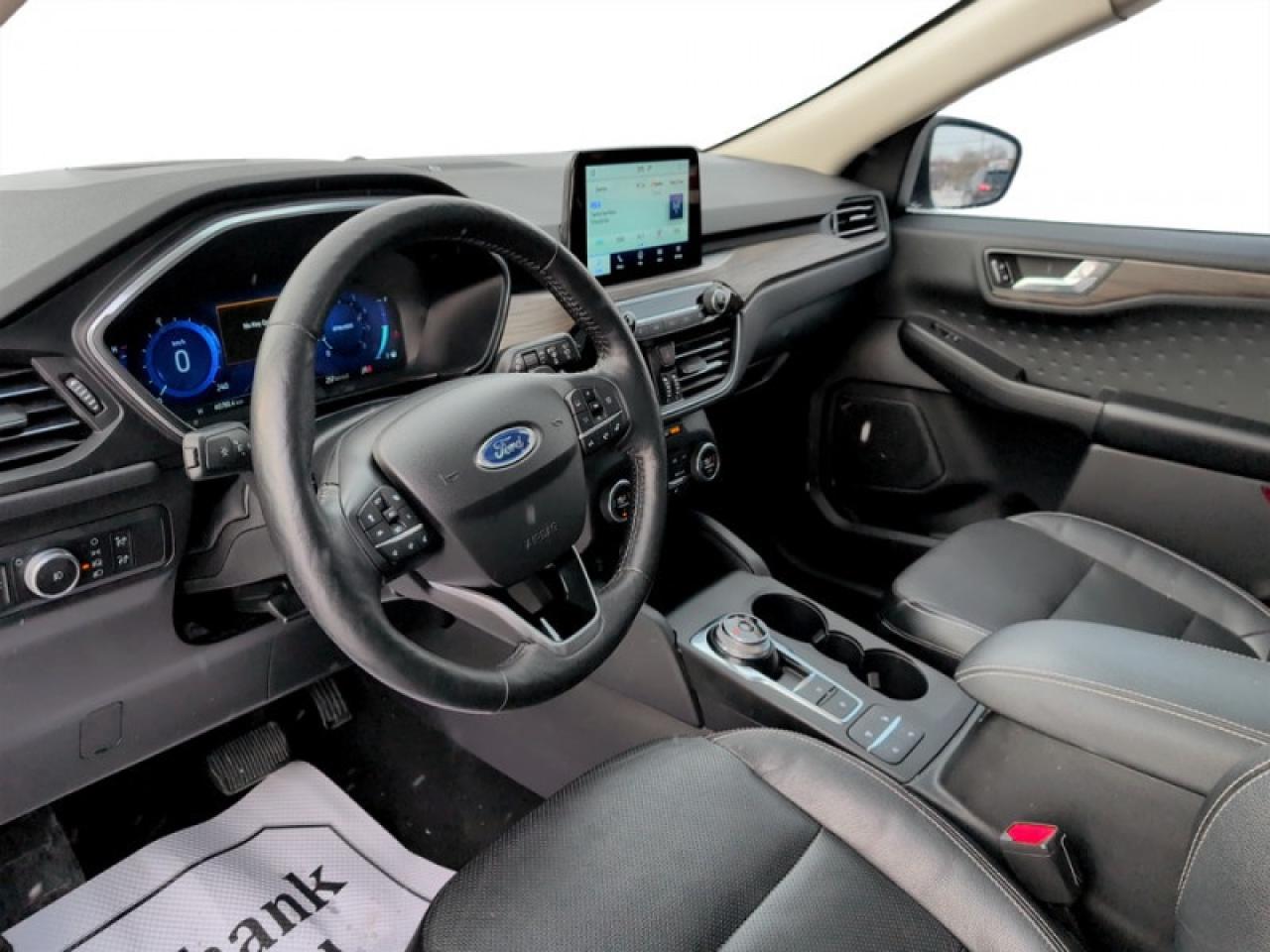 2020 Ford Escape Titanium w/Premium Pkg  **VERY LOW KMS** Photo