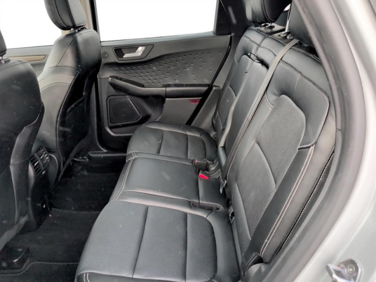 2020 Ford Escape Titanium w/Premium Pkg  **VERY LOW KMS** Photo