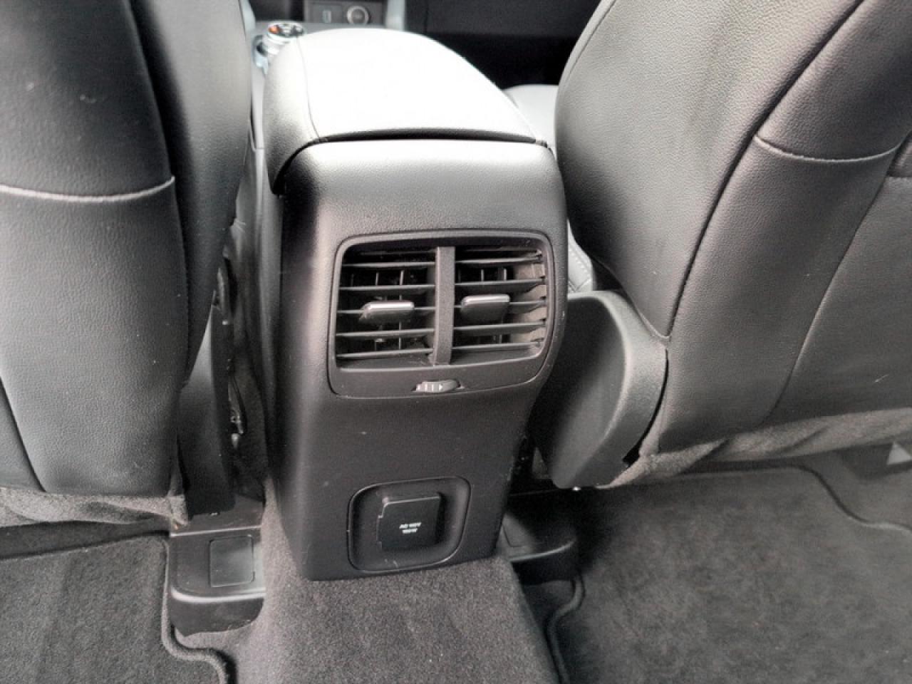 2020 Ford Escape Titanium w/Premium Pkg  **VERY LOW KMS** Photo