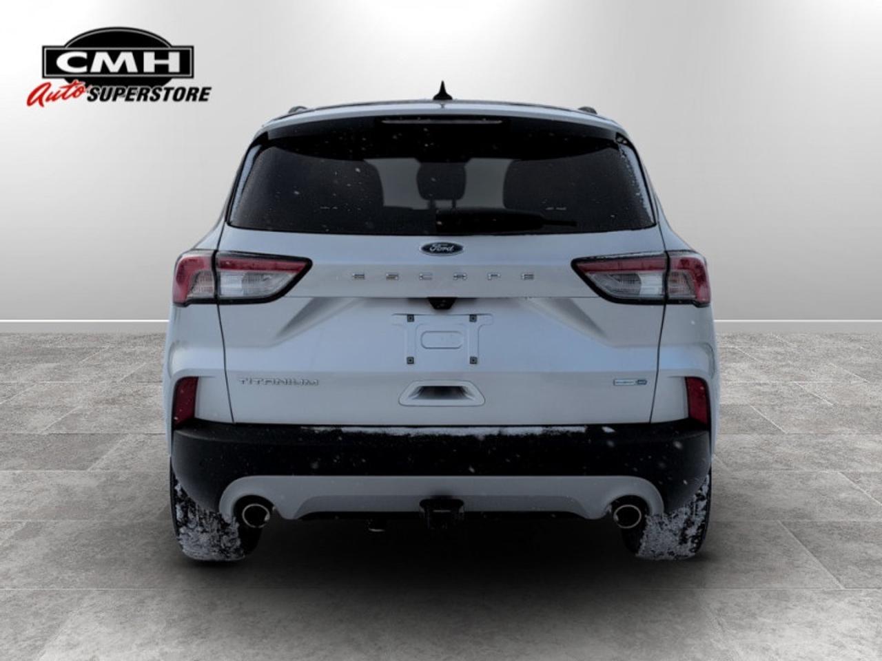 2020 Ford Escape Titanium w/Premium Pkg  **VERY LOW KMS** Photo3