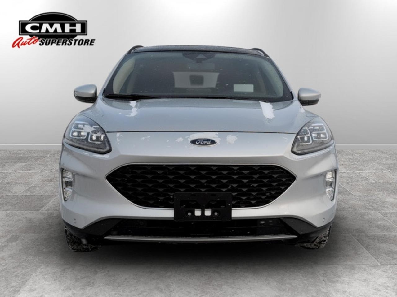 2020 Ford Escape Titanium w/Premium Pkg  **VERY LOW KMS** Photo