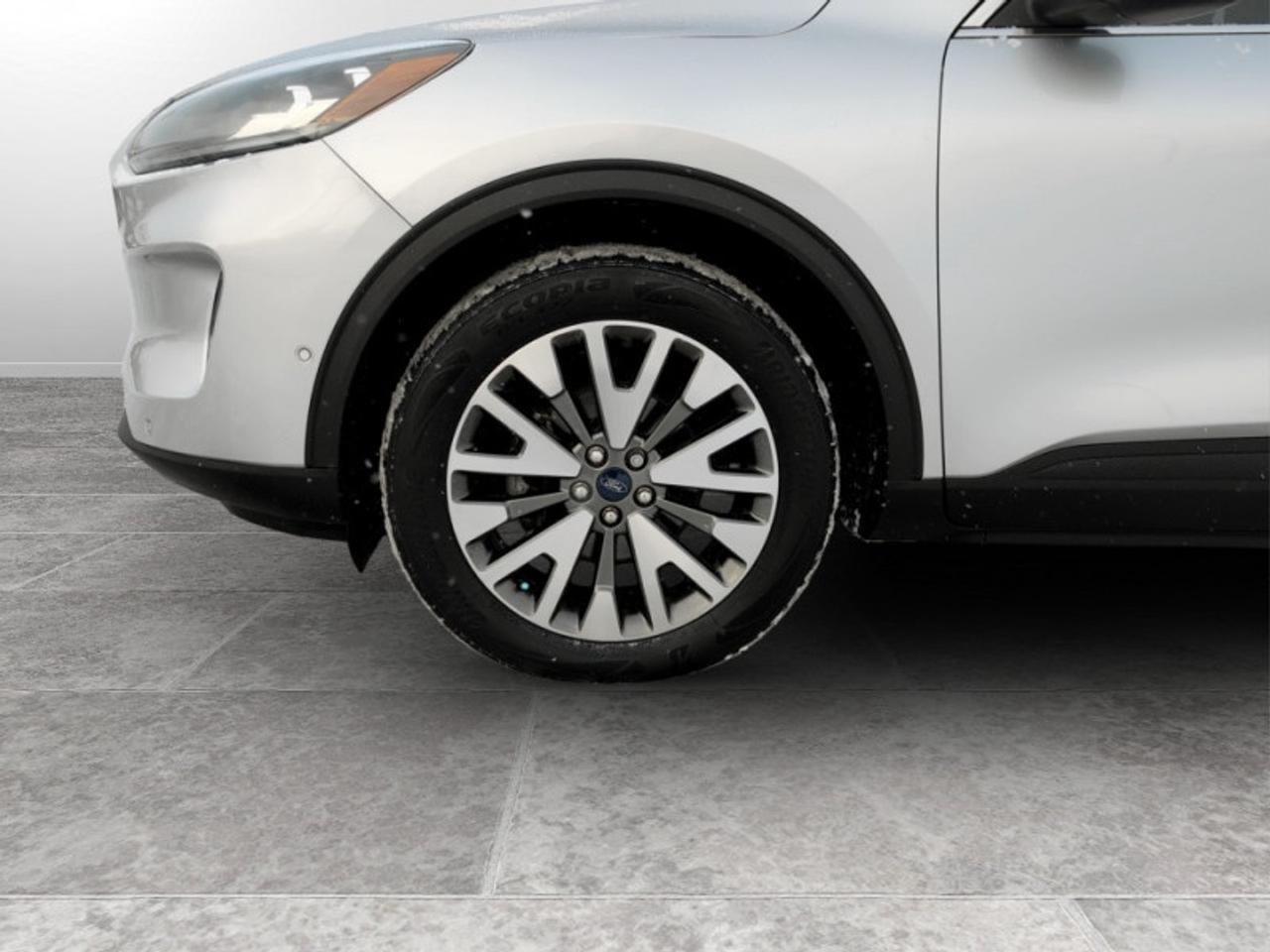 2020 Ford Escape Titanium w/Premium Pkg  **VERY LOW KMS** Photo