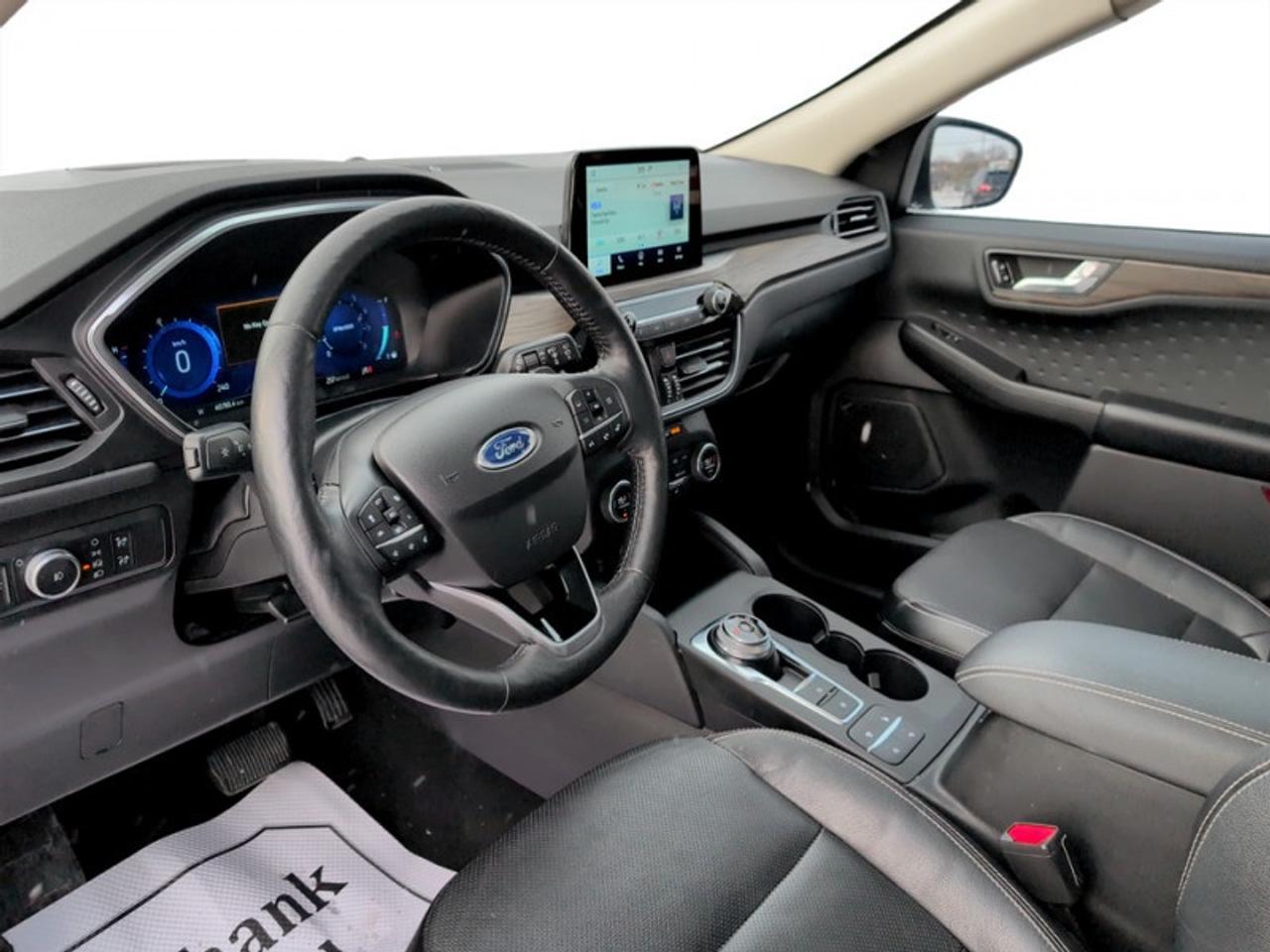 2020 Ford Escape Titanium w/Premium Pkg  **VERY LOW KMS** Photo