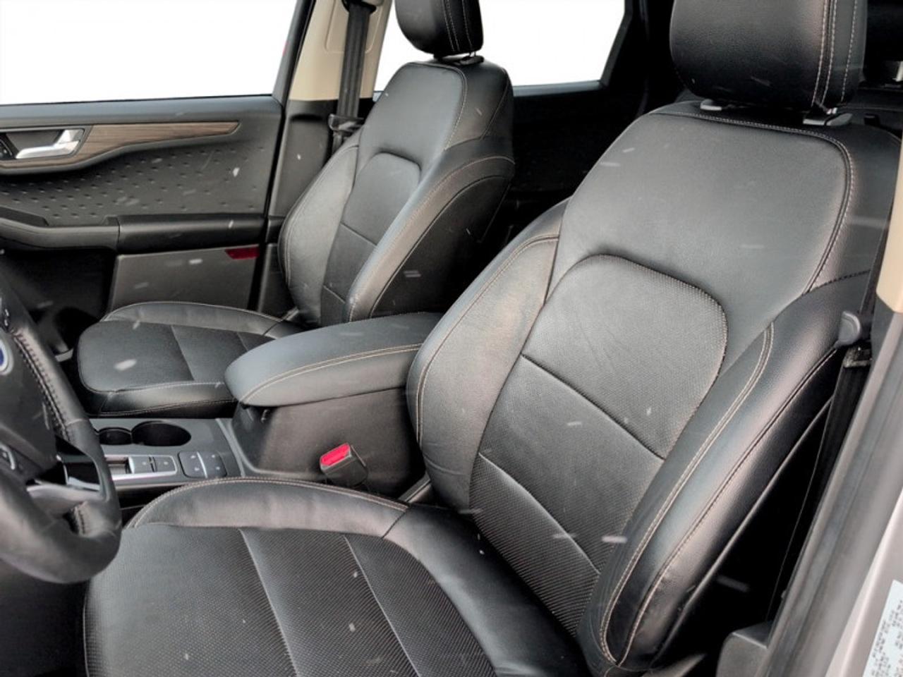 2020 Ford Escape Titanium w/Premium Pkg  **VERY LOW KMS** Photo