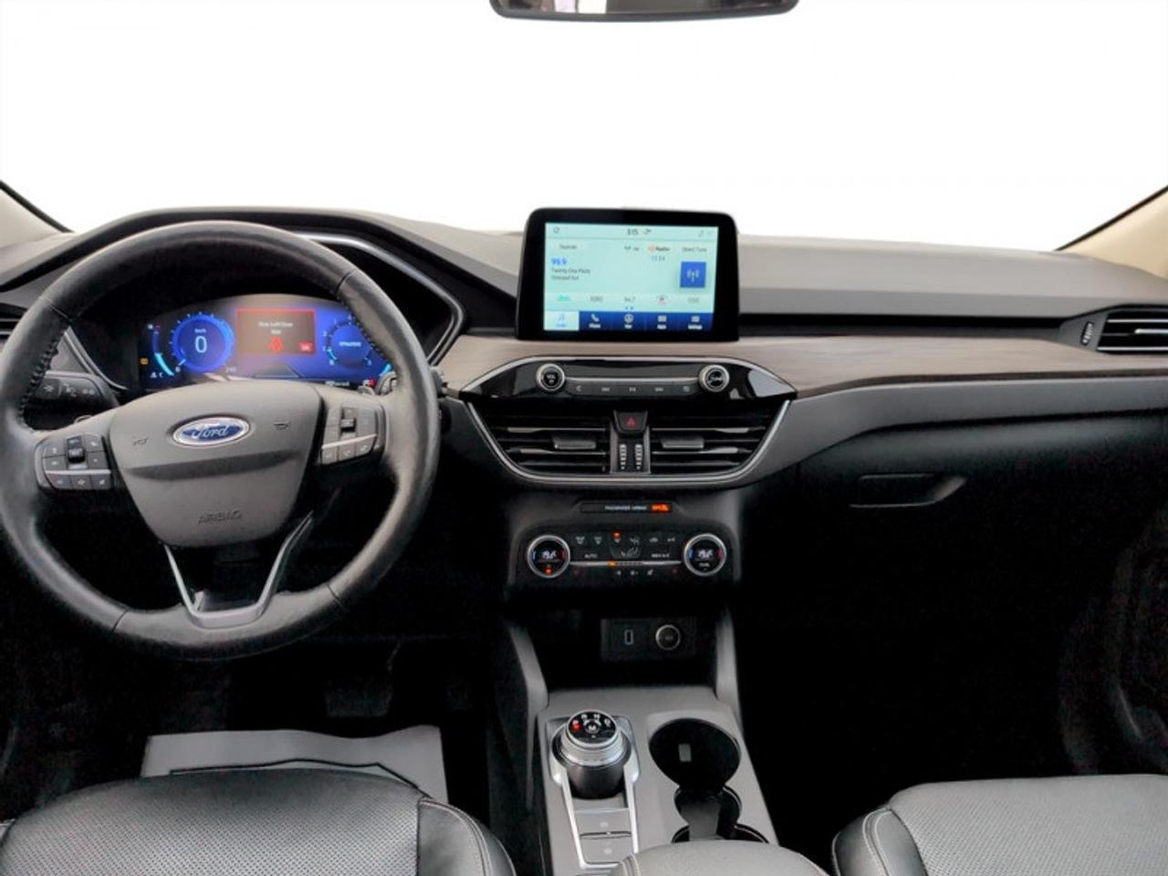 2020 Ford Escape Titanium w/Premium Pkg  **VERY LOW KMS** Photo