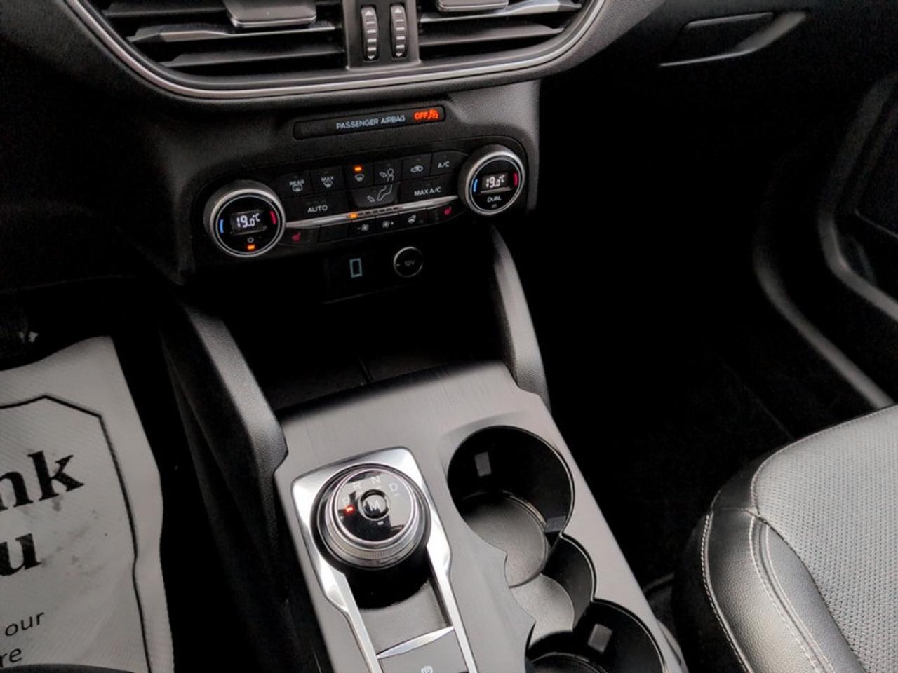 2020 Ford Escape Titanium w/Premium Pkg  **VERY LOW KMS** Photo