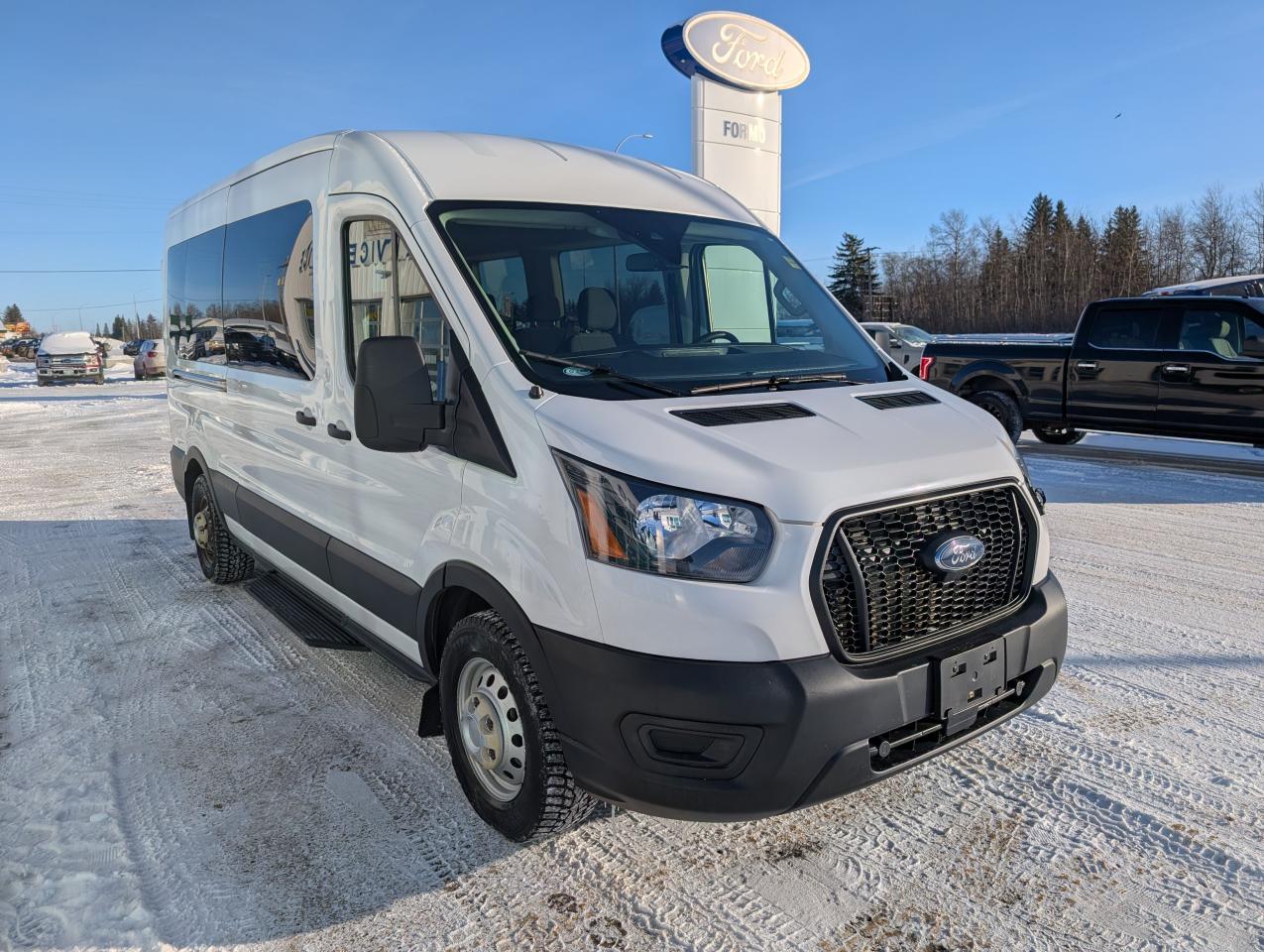 2023 Ford Transit Passenger Wagon XL Photo3