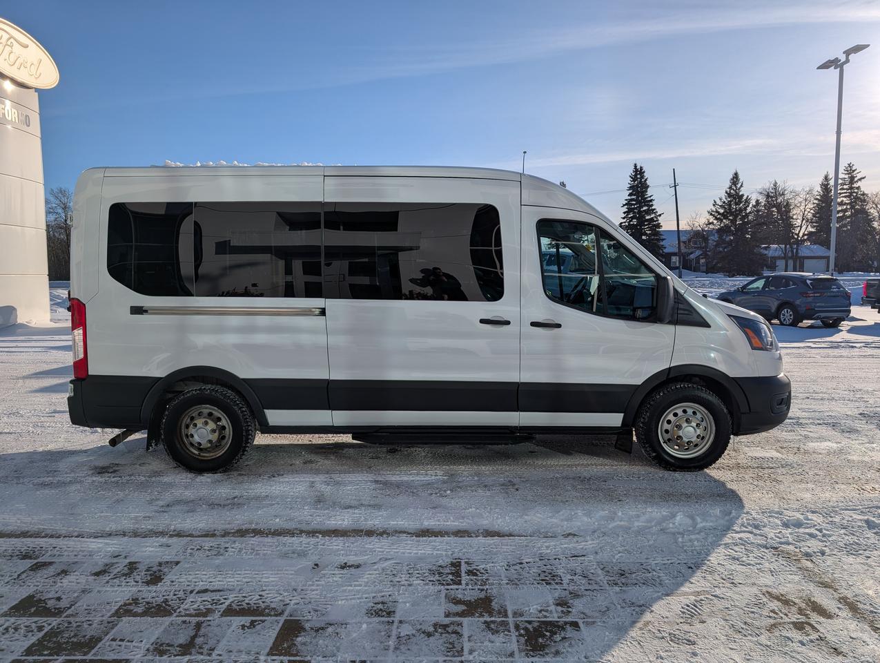 2023 Ford Transit Passenger Wagon XL Photo4